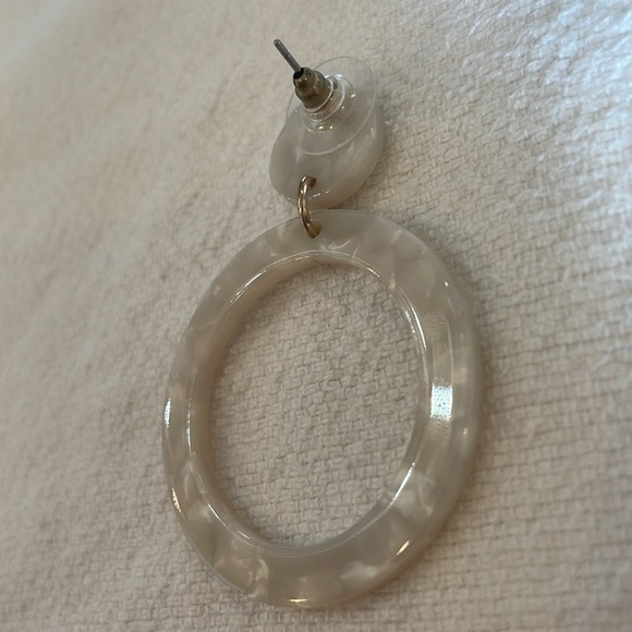 💐5/25 lightweight, iridescent, pearl open circle front, flat hoops, large bold - Picture 6 of 10